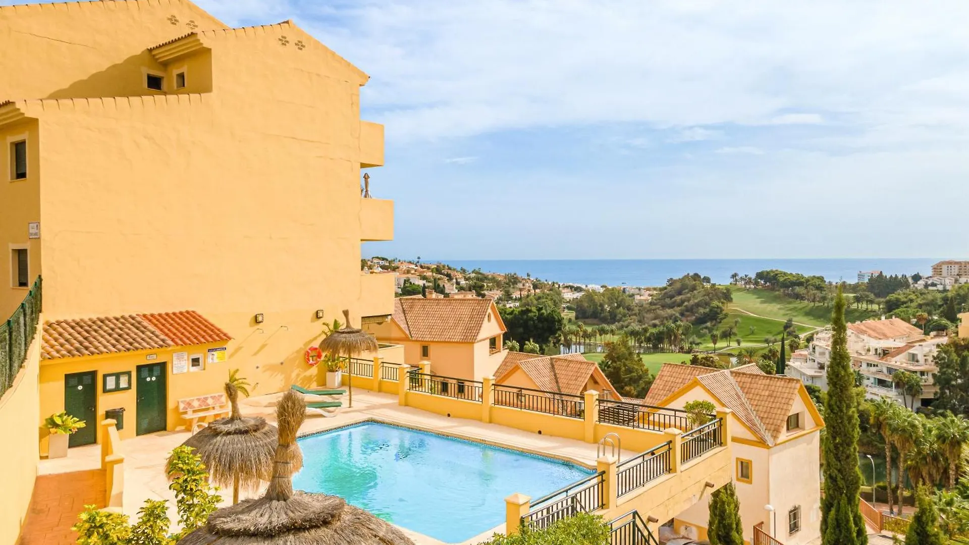 Fabulous Golf Front Apartment With Pool And Seaview Benalmádena